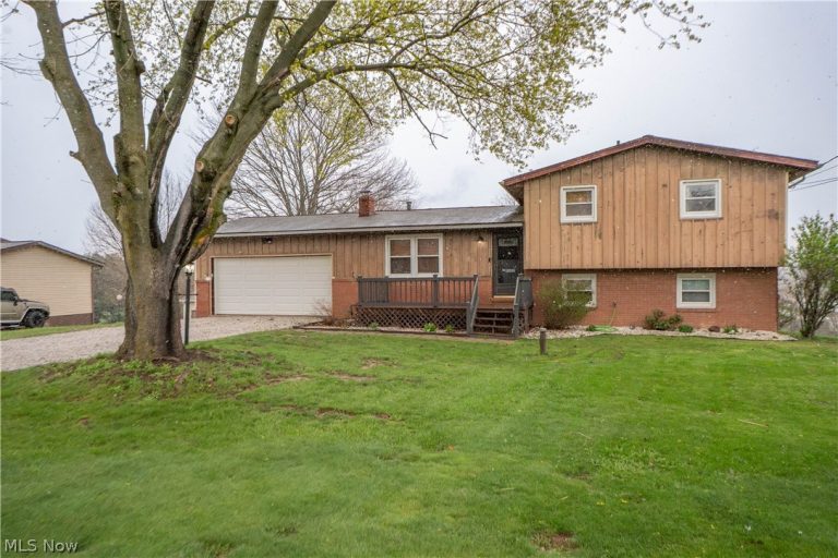 10288 Hunting Hills Avenue, Hartville, OH, 44632