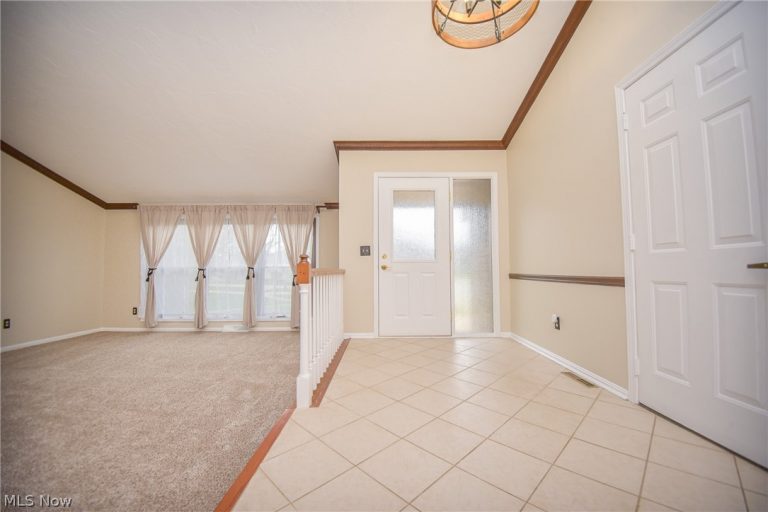 18086 Winchester Court, Strongsville, OH - Photo 2