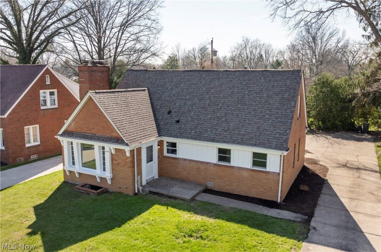 3530 Glenmere Drive, Youngstown, OH - Photo 2