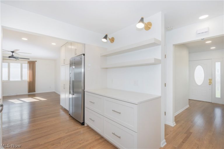 657 Lander Drive, Highland Heights, OH - Photo 5