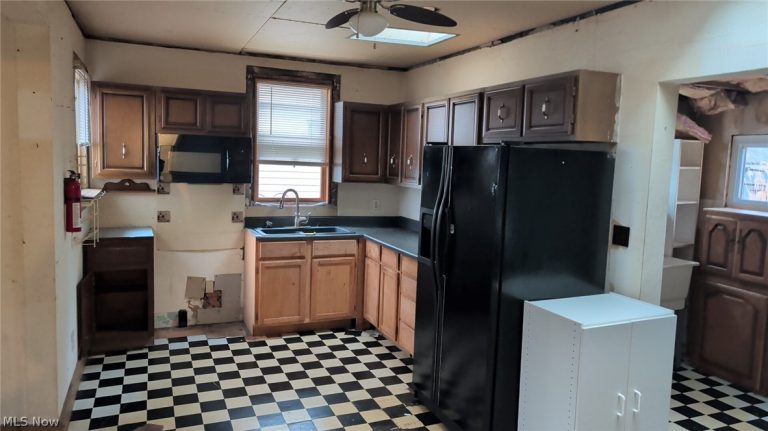 1857 Maple Avenue, Canton, OH - Photo 2