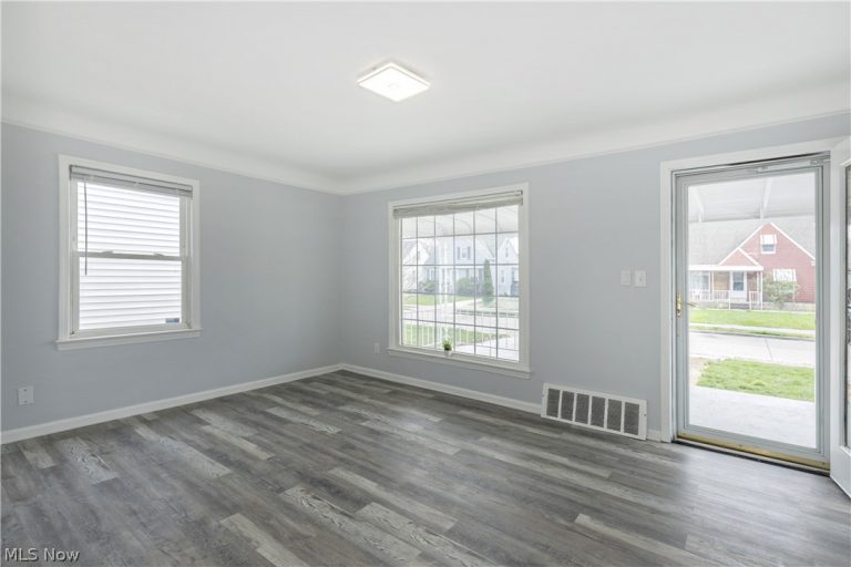 30025 Elgin Road, Wickliffe, OH - Photo 5