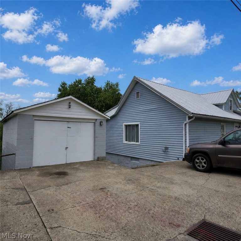 60490 Main Street, Jacobsburg, OH - Photo 2