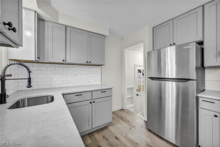 5085 6th Street, Brooklyn Heights, OH - Photo 4