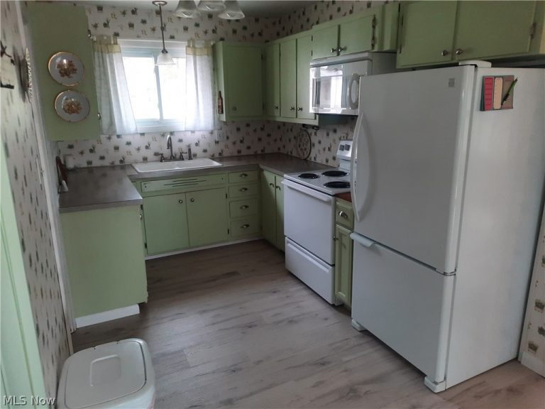 5991 Lake Shore Drive, Andover, OH - Photo 6