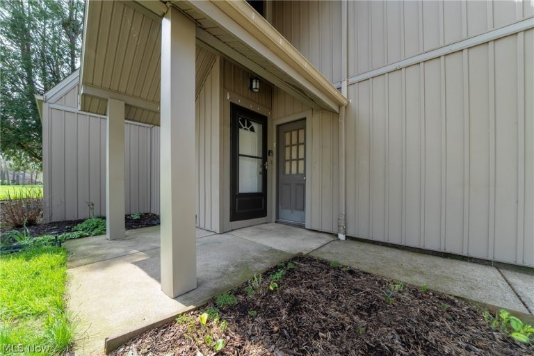 68 Landings Way, Avon Lake, OH - Photo 3