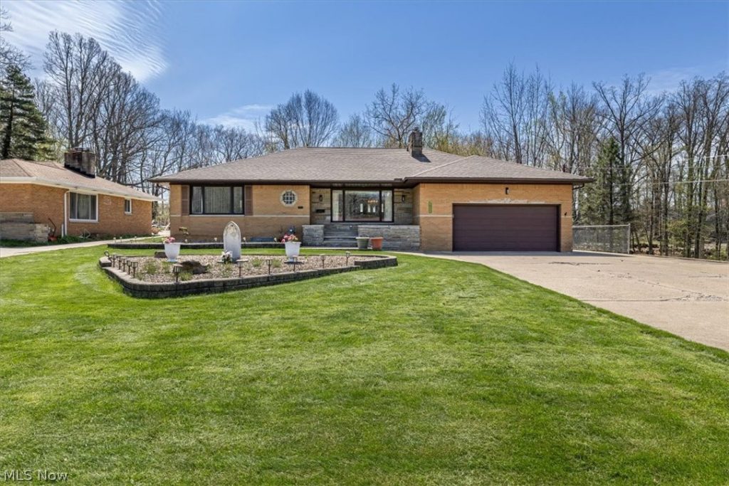 5855 Ridgewood Drive, Parma, OH