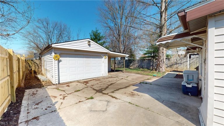 4790 Robinwood Drive, Mentor, OH - Photo 8