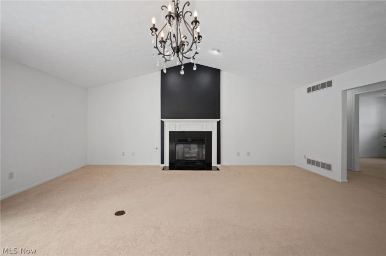 889 Lynnhaven Lane, Akron, OH - Photo 8