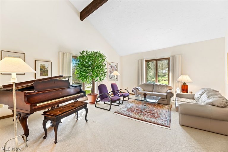 960 Poulsen Drive, Akron, OH - Photo 5