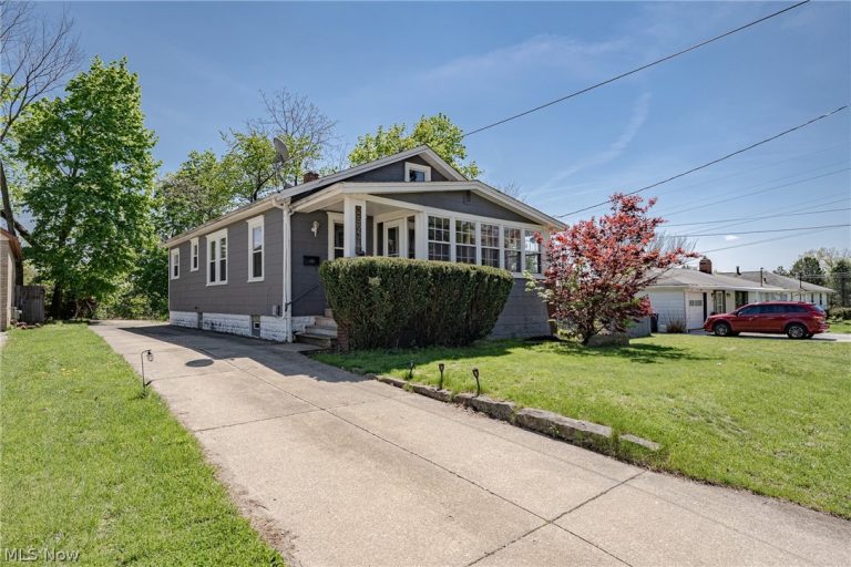 2597 Christensen Avenue, Akron, OH - Photo 2