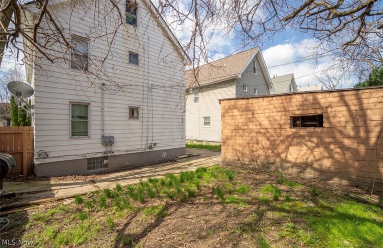 817 Alhambra Road, Cleveland, OH - Photo 5