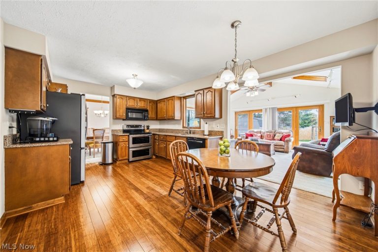 9602 LaSalle Lane, Mentor, OH - Photo 2