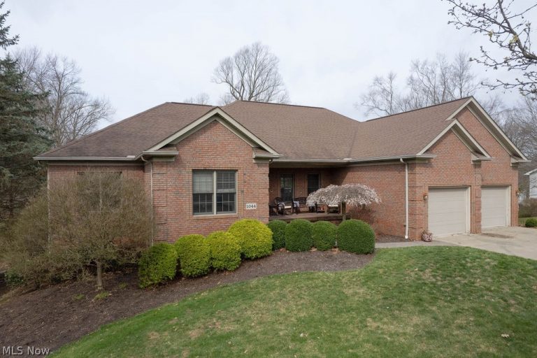 1044 Ledgebrook Drive, Tallmadge, OH - Photo 2