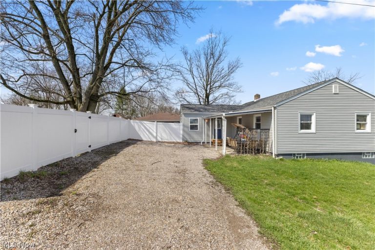 145 Locust Boulevard, Wintersville, OH - Photo 4