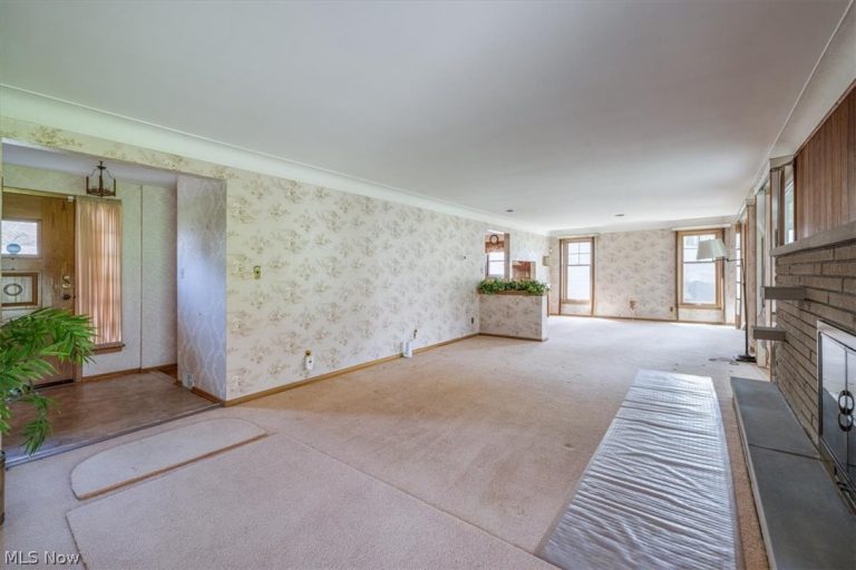 2142 Waynoka Road, Euclid, OH - Photo 6