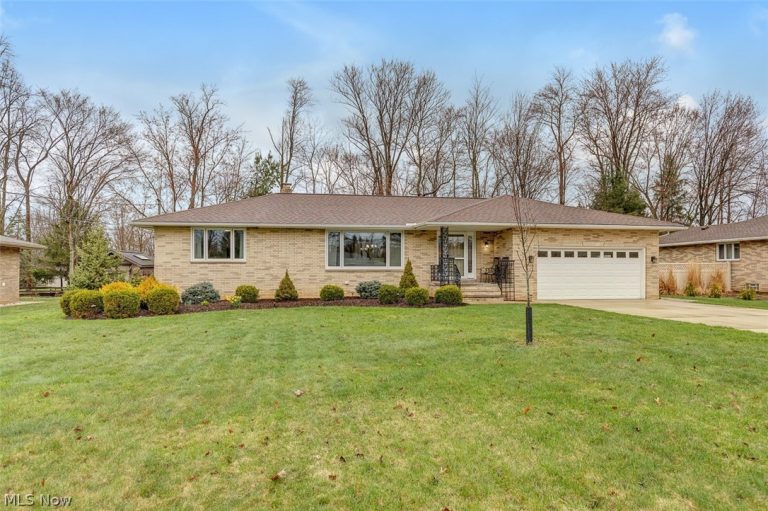 10152 Lynn Drive, North Royalton, OH - Photo 2