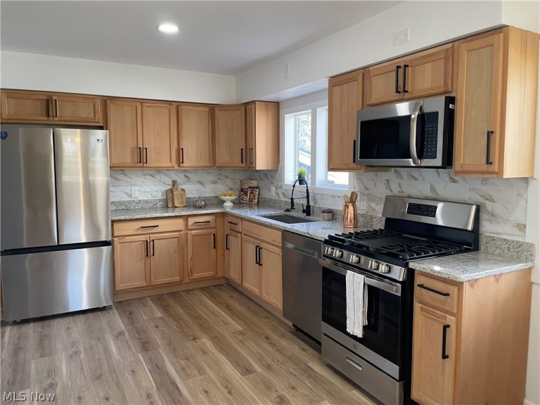 802 Orlando Avenue, Akron, OH - Photo 2