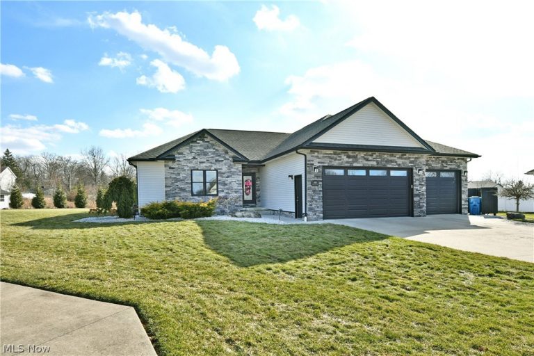 4885 Treeline Trail, New Middletown, OH - Photo 2