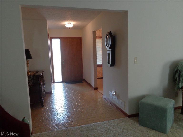 6920 Dogwood Circle, Middleburg Heights, OH - Photo 5
