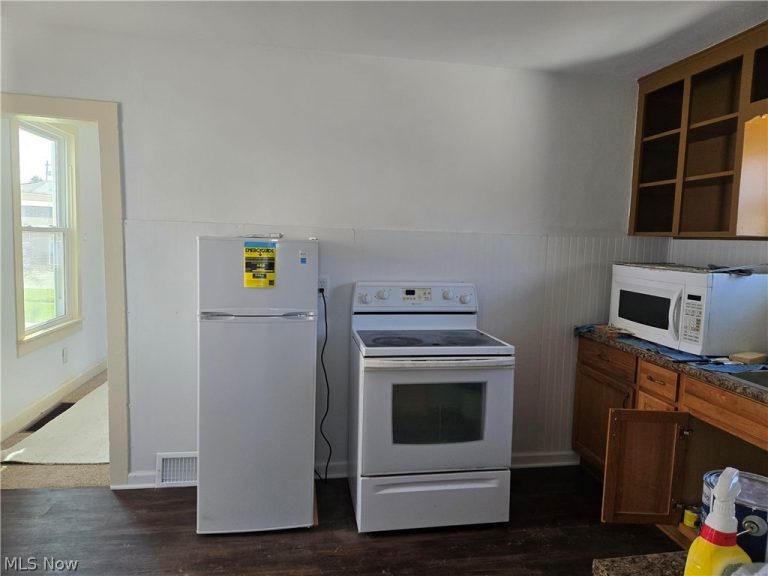 319 17th Street, Elyria, OH - Photo 6