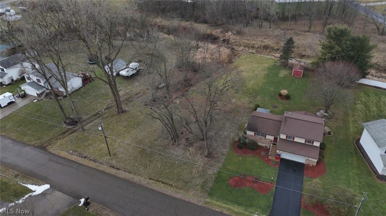 4707 Eastland Avenue, Louisville, OH - Photo 2