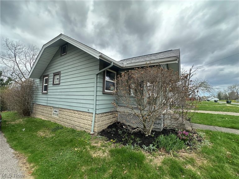 5040 88th Street, Garfield Heights, OH - Photo 3