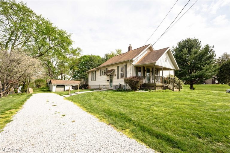 518 Hoover Place, Hartville, OH - Photo 3