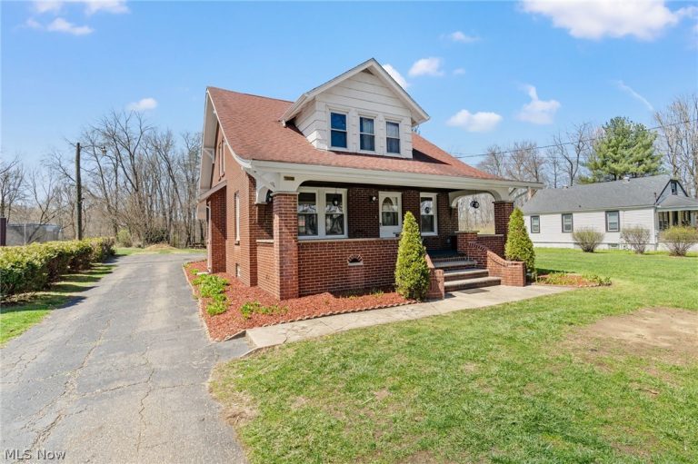 8009 Waynesburg Drive, Waynesburg, OH - Photo 3