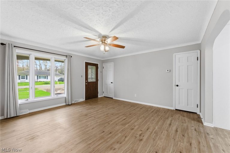 121 Beck Road, Avon Lake, OH - Photo 5