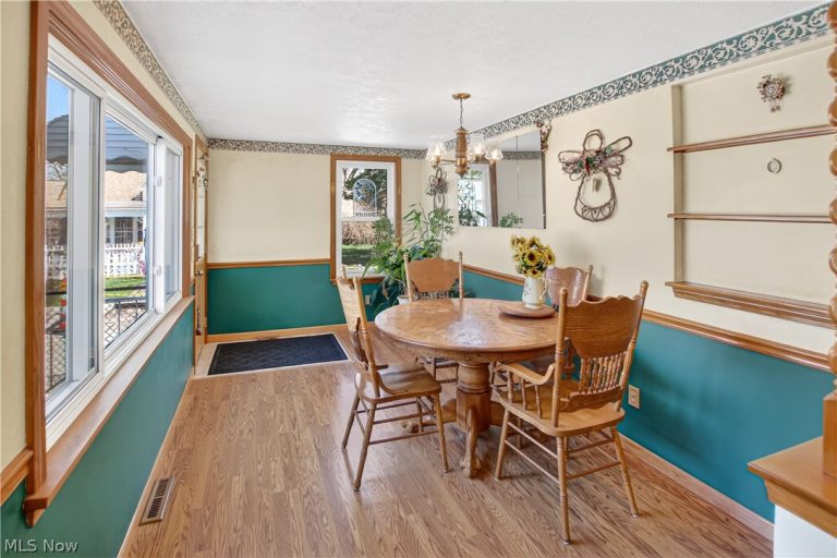10004 Manoa Avenue, Brooklyn, OH - Photo 8