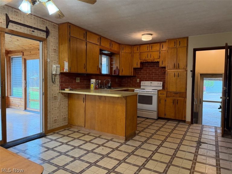 10222 Bundysburg Road, Middlefield, OH - Photo 5