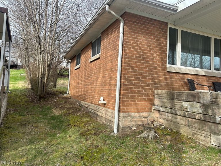 1618 Adams Street, Coshocton, OH - Photo 2