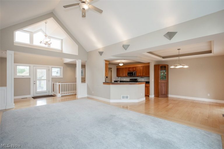 7282 Holzhauer Road, Sagamore Hills, OH - Photo 5