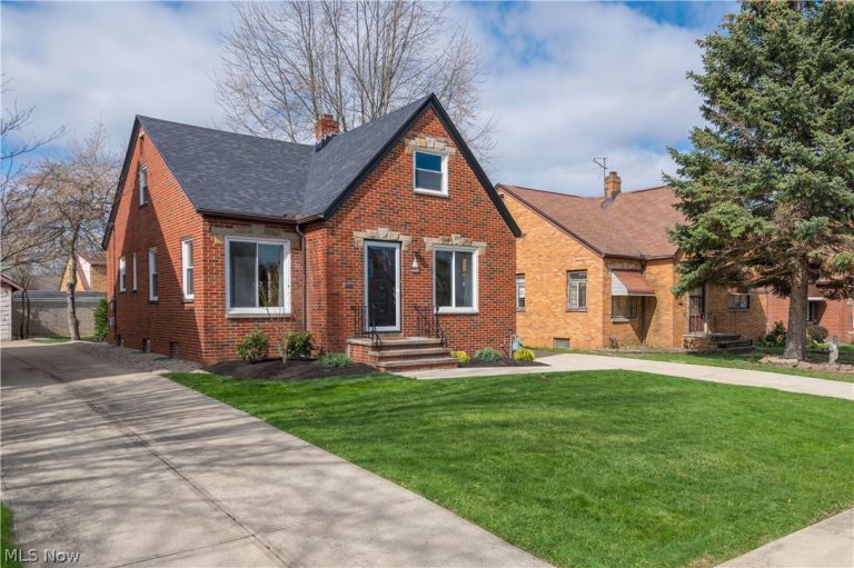6392 Doncaster Avenue, Parma, OH - Photo 2
