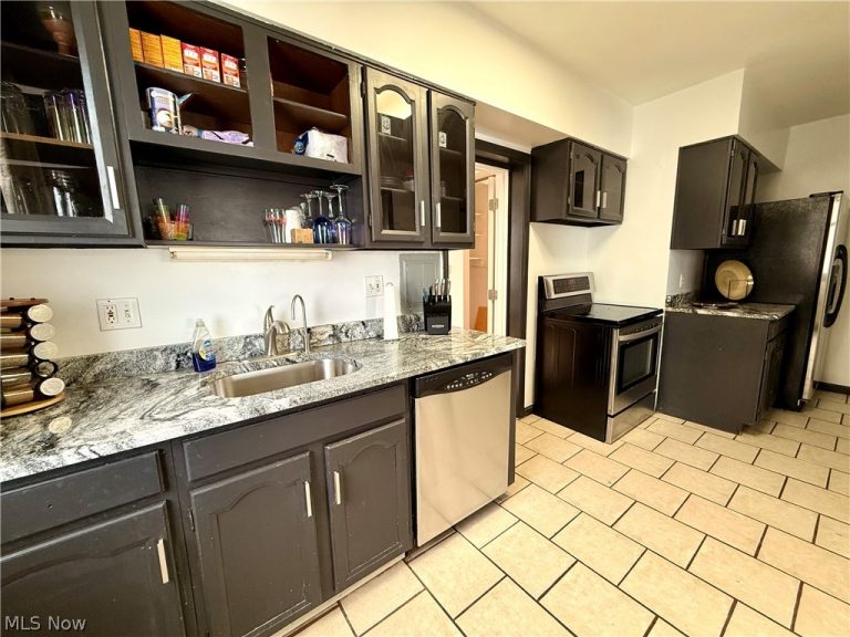 11820 Edgewater Drive, Lakewood, OH - Photo 8