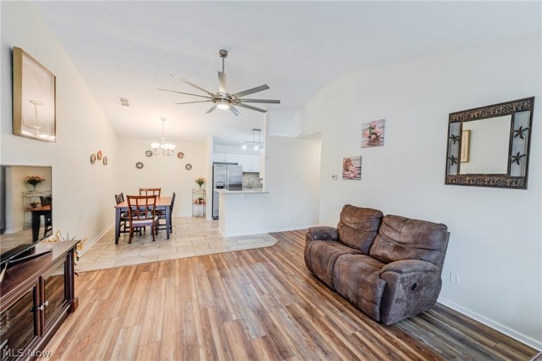 2904 Shakespeare Lane, Avon, OH - Photo 6