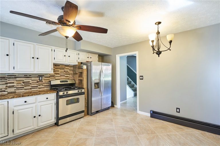 8585 Carmichael Drive, Chesterland, OH - Photo 3