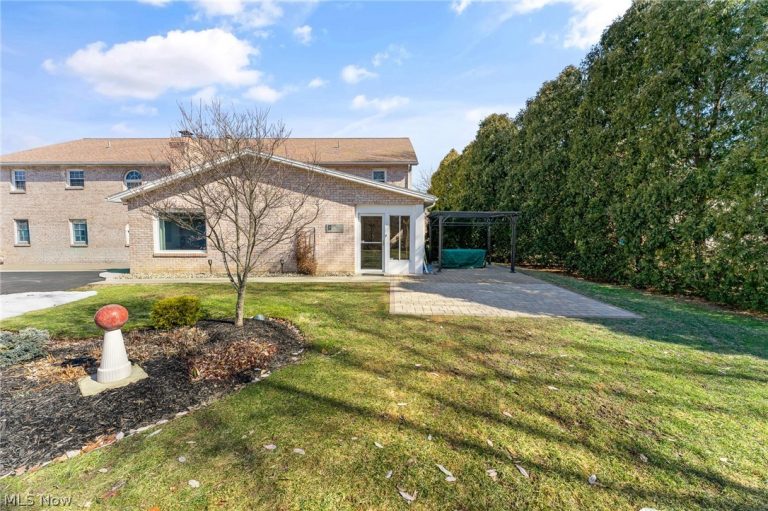 930 Pearson Circle, Boardman, OH - Photo 2
