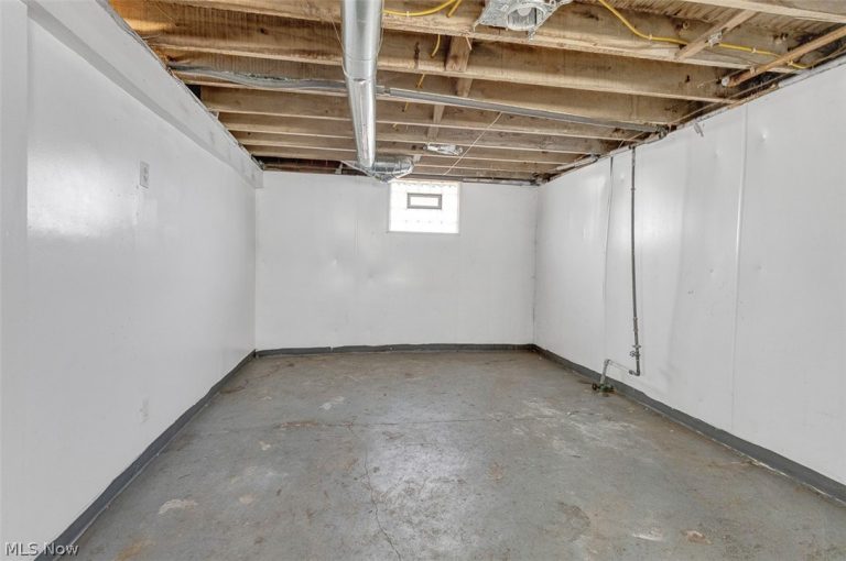 13801 Othello Avenue, Cleveland, OH - Photo 6