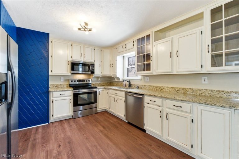 1216 Miner Road, Mayfield Heights, OH - Photo 5