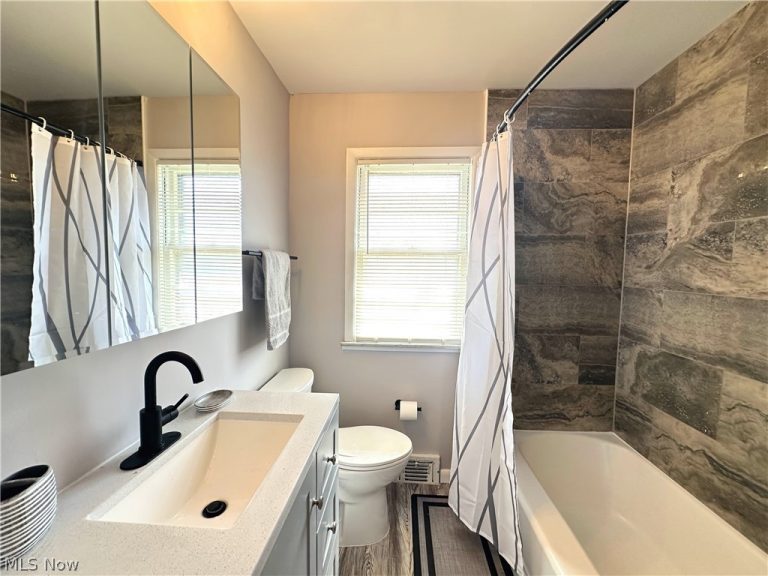 4507 Frontenac Drive, Warrensville Heights, OH - Photo 6