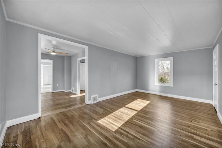 12316 Upper Sunset Drive, Garfield Heights, OH - Photo 5