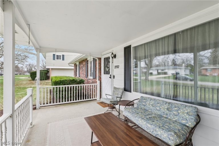 2992 Greenridge Road, Norton, OH - Photo 5