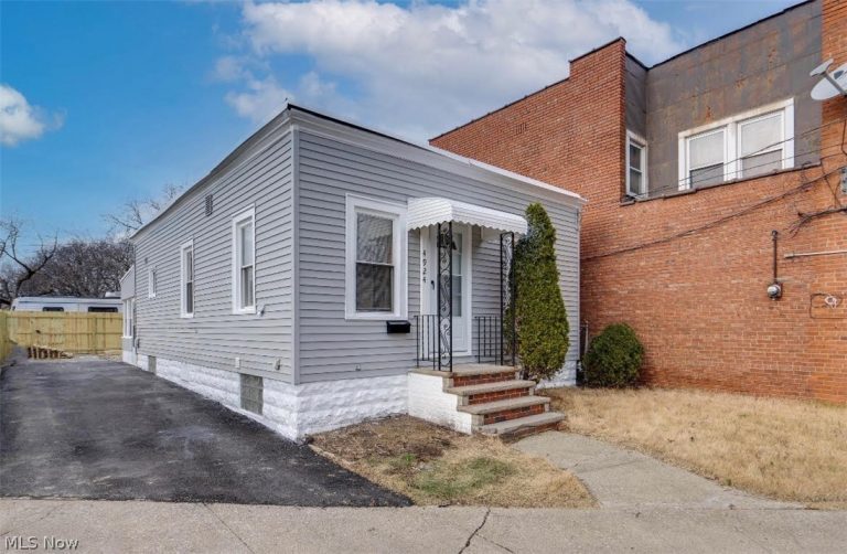4924 Pearl Road, Cleveland, OH, 44109