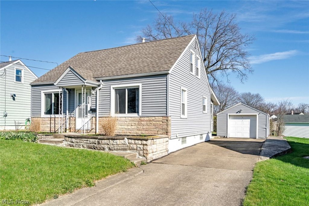 616 Poland Avenue, Struthers, OH