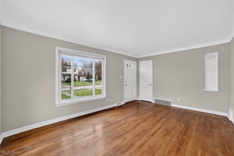 1568 Parker Drive, Mayfield Heights, OH - Photo 3