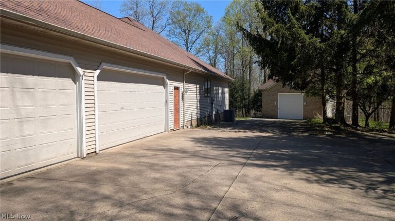 9855 Breckenridge Drive, Chardon, OH - Photo 5