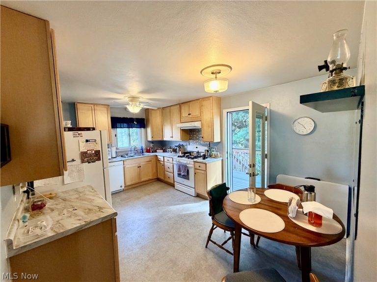 3922 Hanlin Way, Weirton, WV - Photo 3