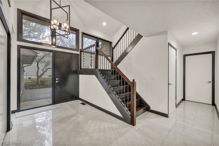 2 Salem Court, Beachwood, OH - Photo 3